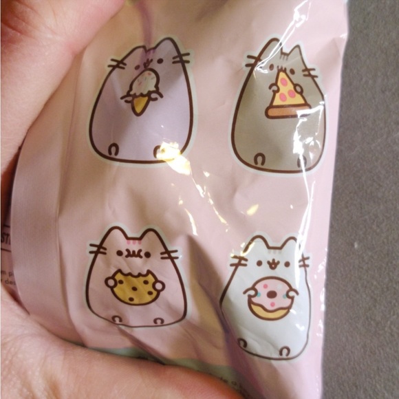 New Pusheen Mystery Blind Bag Plush Clip – Collectible Fat Cat Keychain Gift   F - Picture 5 of 10